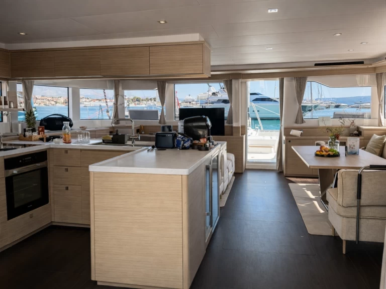 Yacht charter Kaštela cheap Lagoon 60