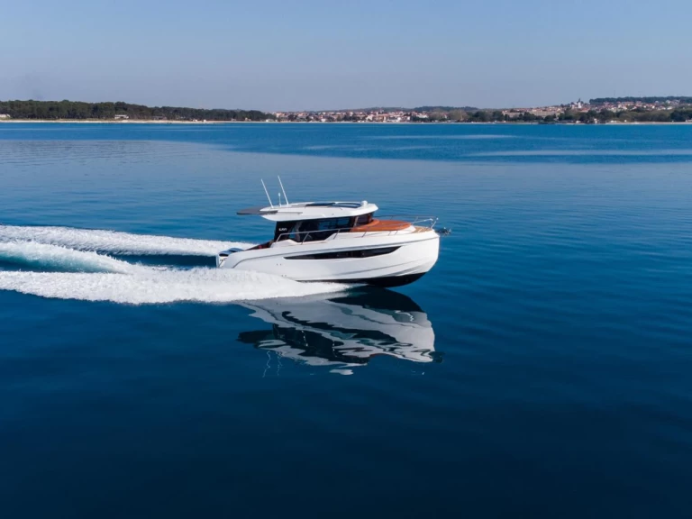 Motorboat for rent Pula at the best price