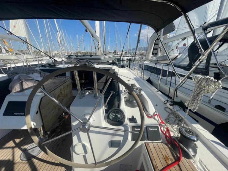 Boat rental Bavaria Bavaria C45 in Alimos on Samboat