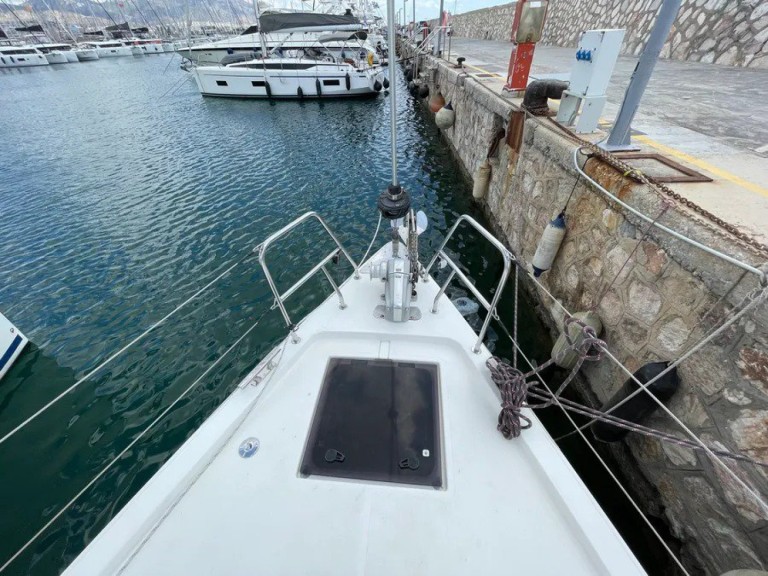 Rent a Bavaria Bavaria C45 Holiday Alimos