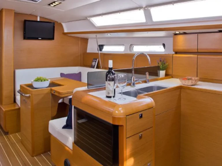 Sailboat rental with or without captain Jeanneau Lefkáda