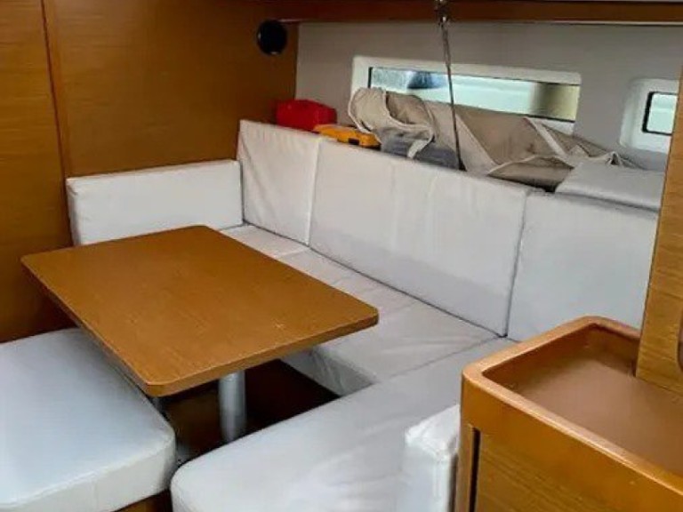 Sailboat rental with or without captain Jeanneau Paros (Island)