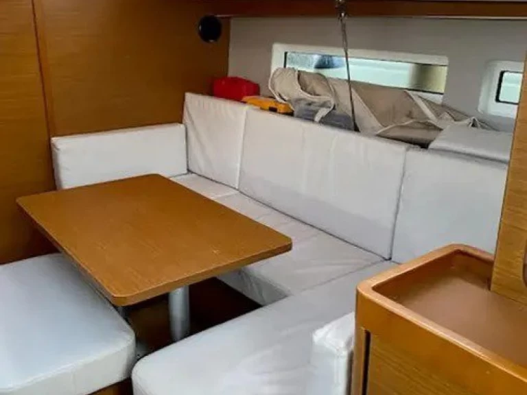 Sailboat rental with or without captain Jeanneau Paros (Island)