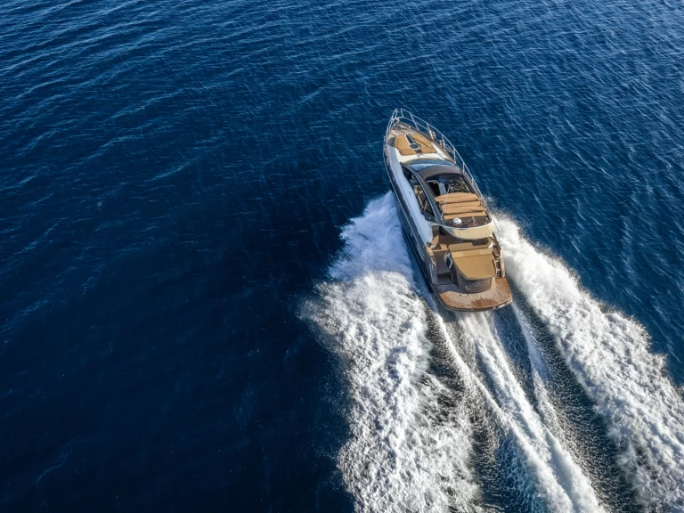 Cranchi Cranchi M44 HT in Kaštel Gomilica on SamBoat