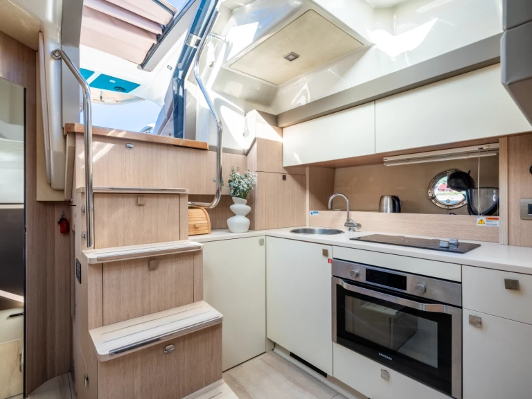 Rent a Cranchi Cranchi M44 HT Kaštel Gomilica