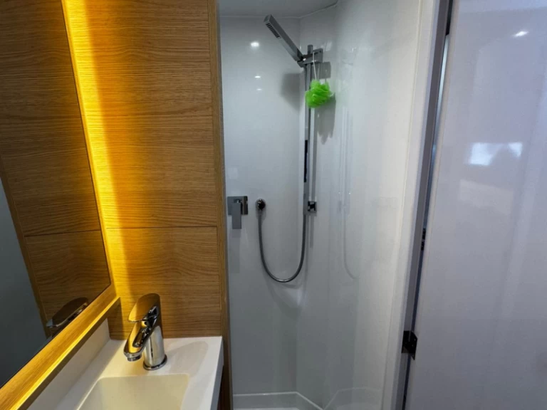 Catamaran rental in Capo d'Orlando - Aventura Aventura 37