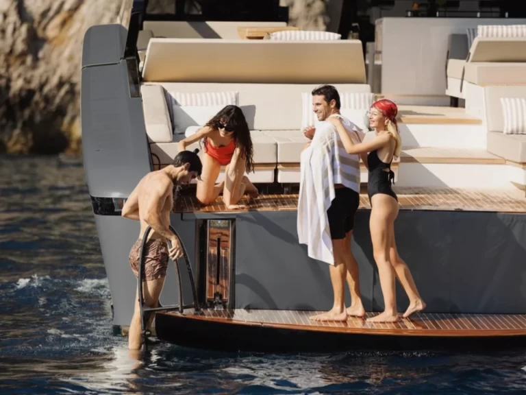 Luxury Yacht for rent Salerno at the best price