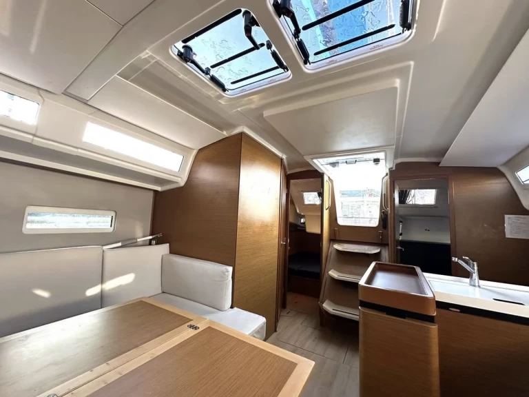 Yacht charter Saint-Malo cheap Sun Odyssey 410