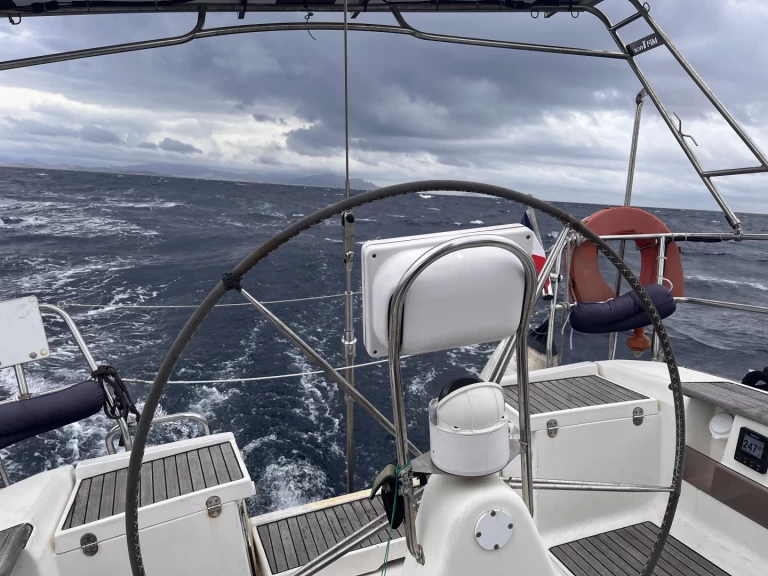 Sailboat for rent Le Cap d'Agde at the best price