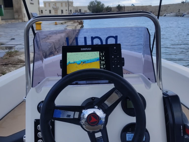 Motorboat rental with or without captain Compass Rethymno
