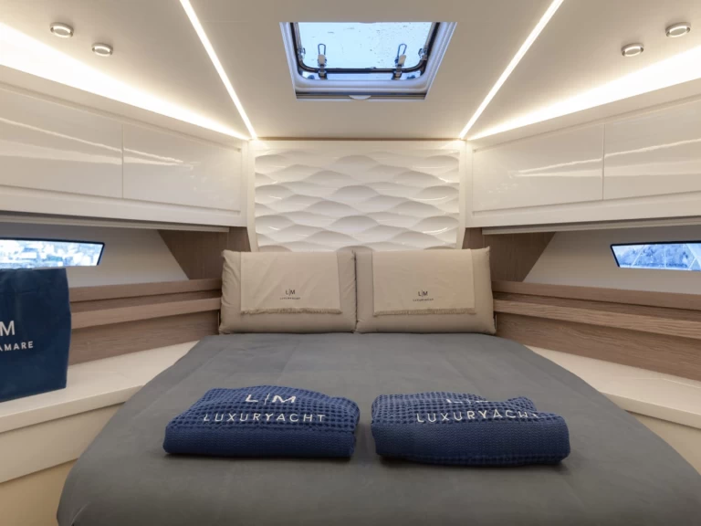 Yacht charter Salerno cheap Fiart 4Seven