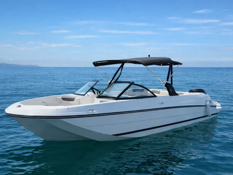 Motorboat rental in Antibes - Bayliner E7