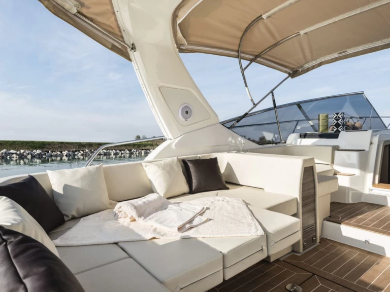 Motorboat rental with or without captain Cranchi Sorrento