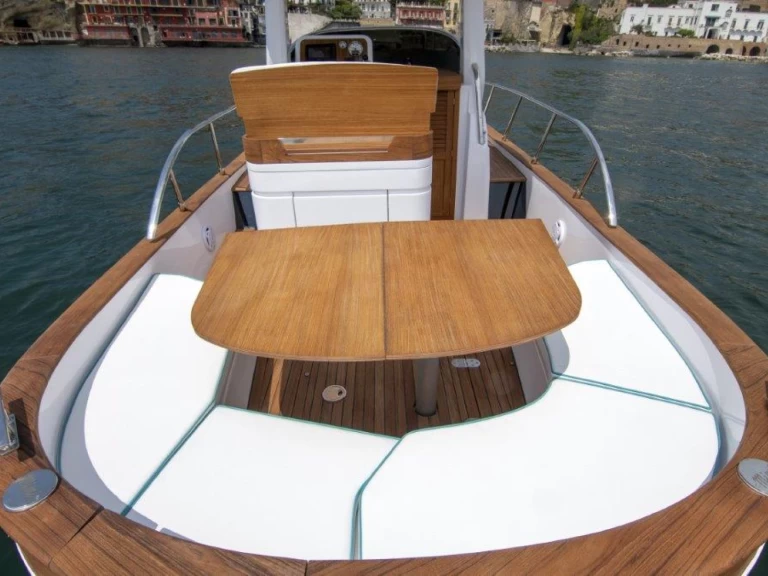 Motorboat for rent Sorrento at the best price