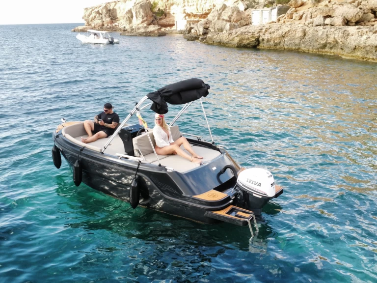 Yacht charter San Antonio Port cheap Open 500 Classic