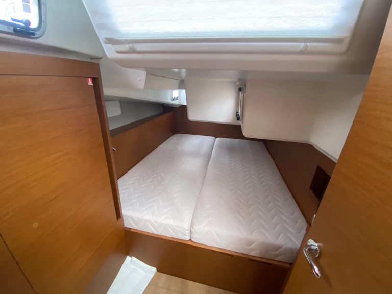 Jeanneau Sun Odyssey 490 in Nettuno on SamBoat