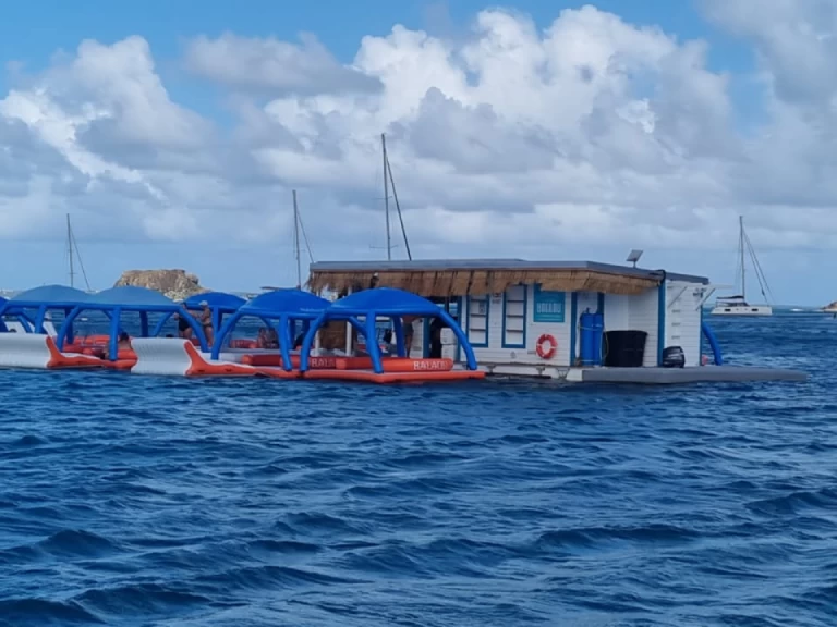 Rent a Bénéteau Flyer 650 Open Marigot