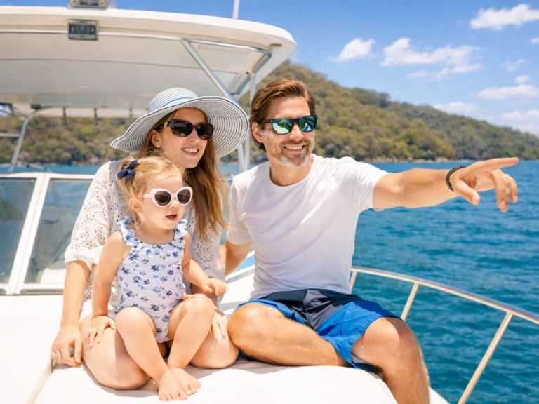 Motorboat for rent Bahía Culebra at the best price