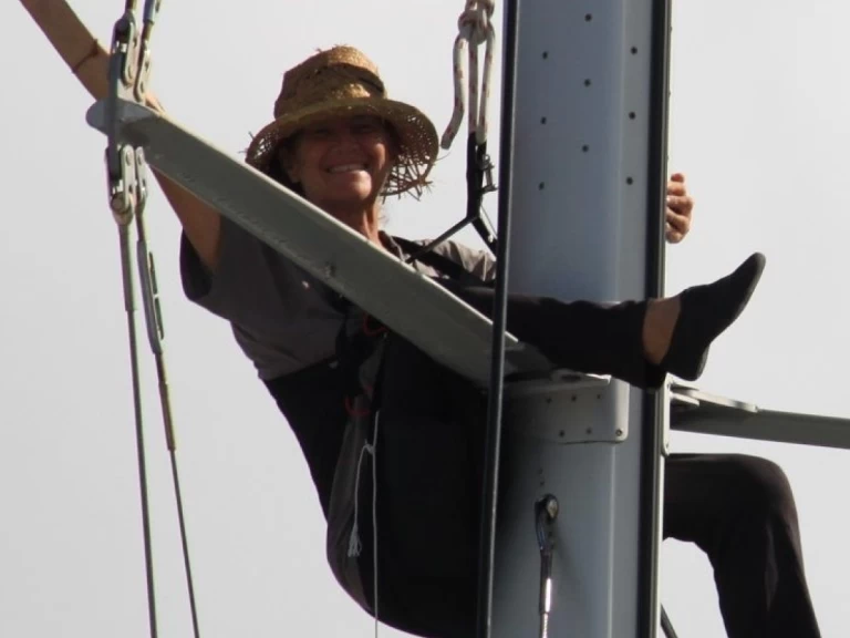 Yacht charter La Paz cheap Ovni 43