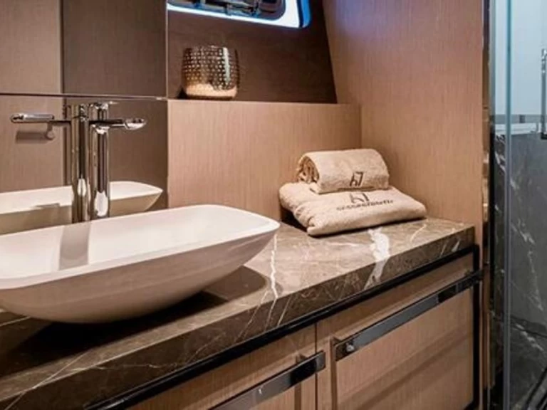 Luxury Yacht for rent Saint-Tropez at the best price