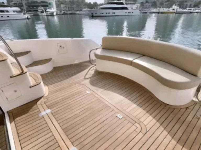 Majesty Yachts 50 in Dubai Marina on SamBoat