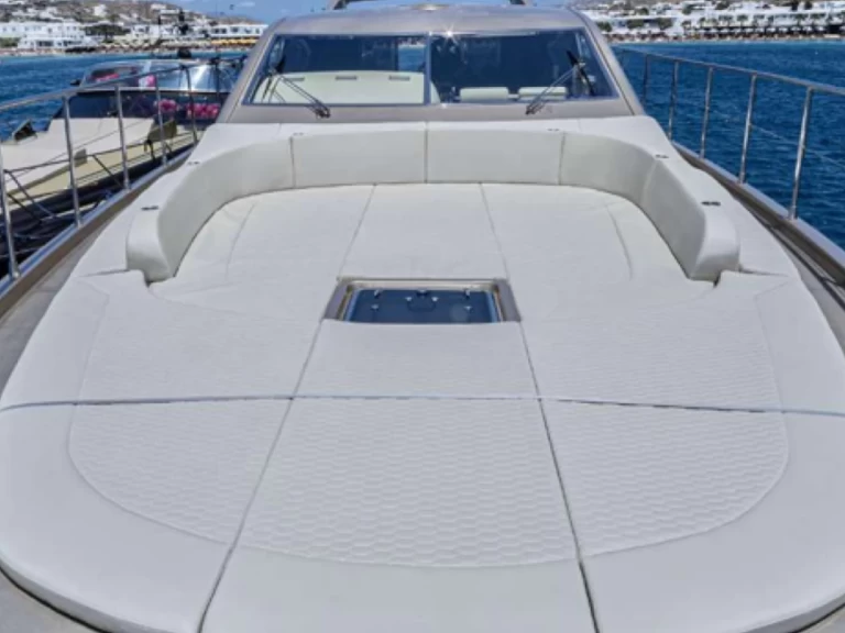 Bareboat Rental Luxury Yacht Leopard with a boat licence