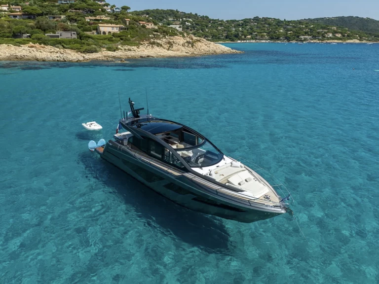 Luxury Yacht rental in Saint-Tropez - Sunseeker Predator 64