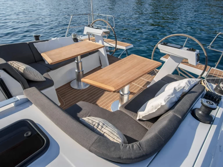 Rent a Hanse Hanse 410 Capo d'Orlando Porto