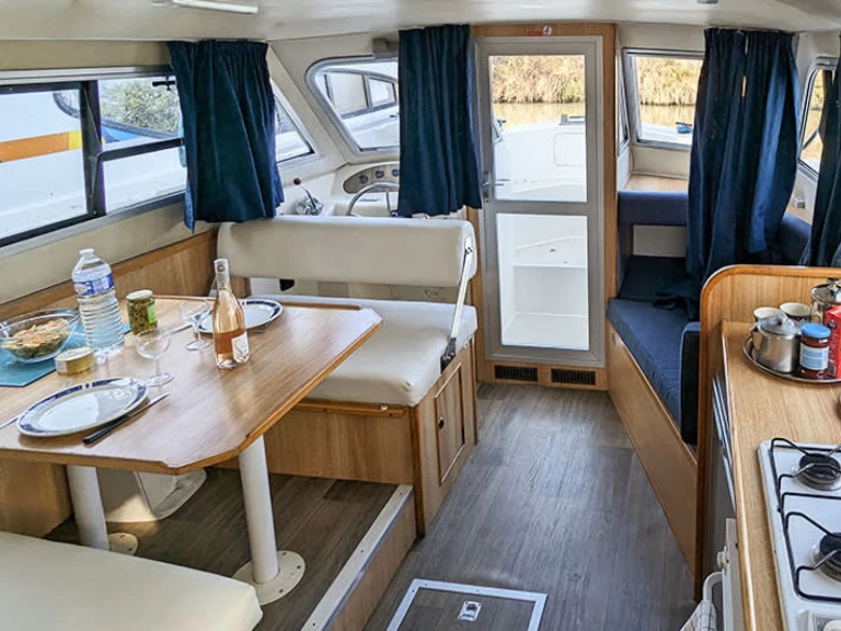 Motorboat for rent Hindeloopen at the best price