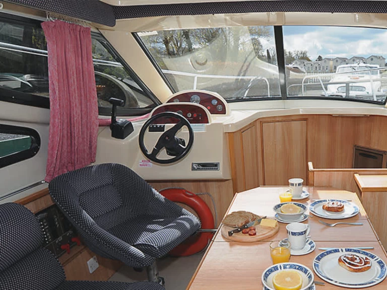 Le Boat Consul charter bareboat or captained in  Chertsey