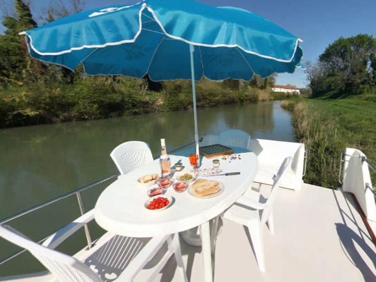 Motorboat rental in Trèbes - Le Boat Continentale