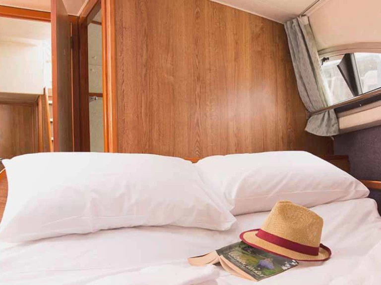 Motorboat rental in Homps - Le Boat Clipper