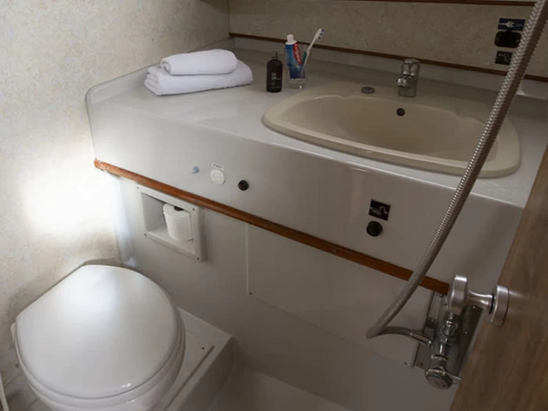 Yacht charter Carrick on Shannon cheap Crusader