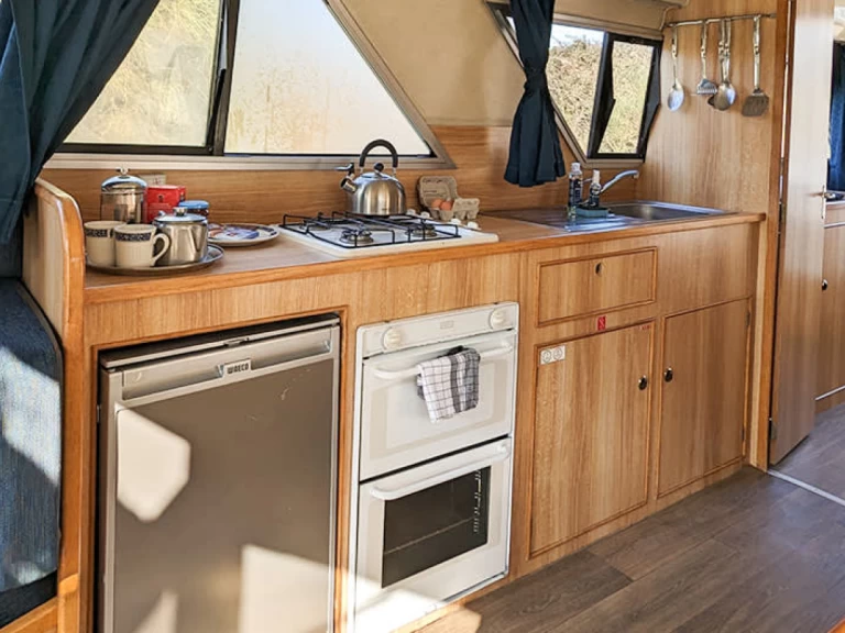 Motorboat rental with or without captain  Castelnaudary