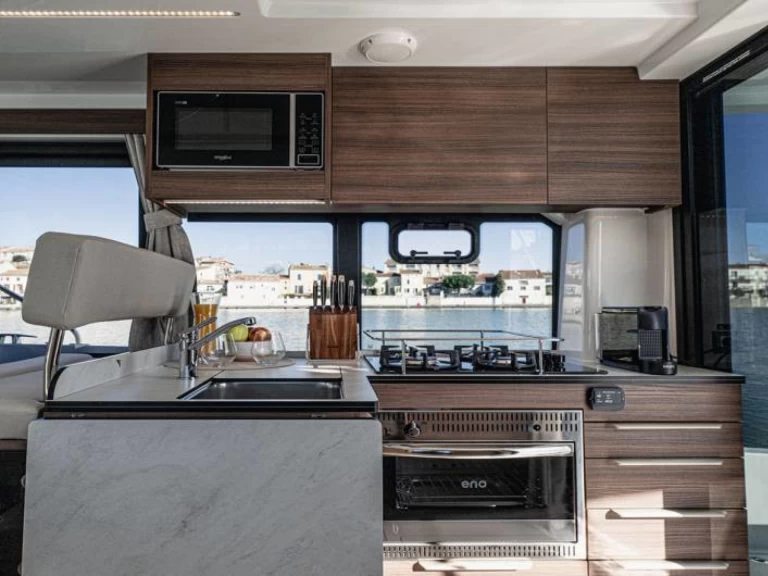 Motorboat rental in Tannay - Le Boat Liberty