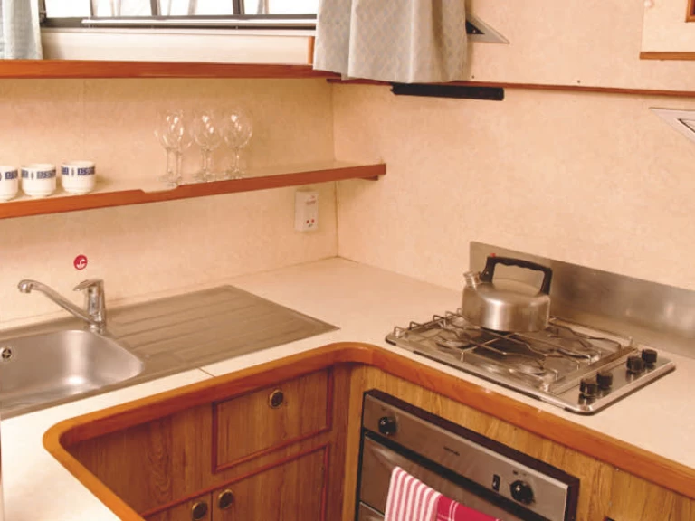 Motorboat for rent Saint-Gilles-Croix-de-Vie at the best price