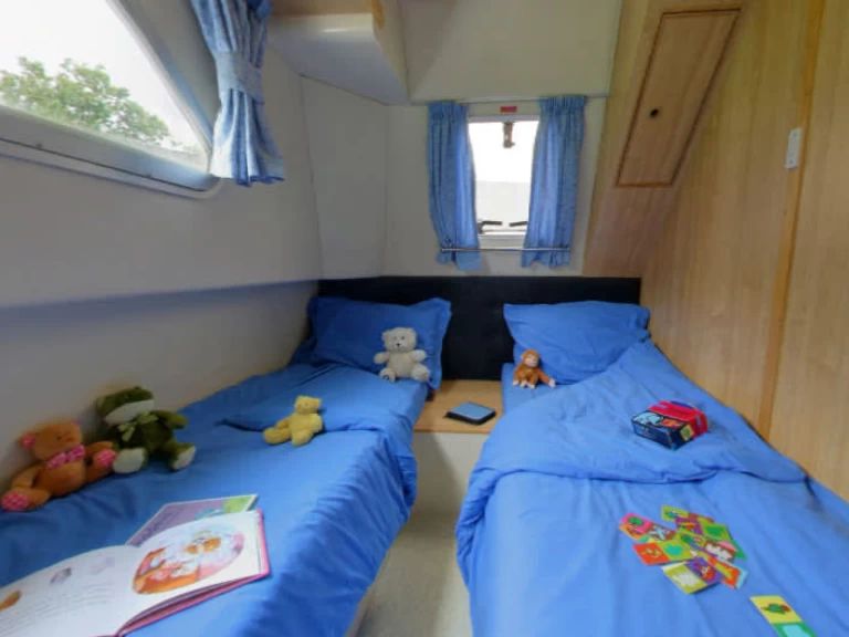 Yacht charter Chertsey cheap Tango