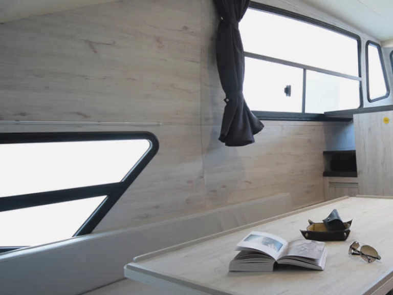 Le Boat Minuetto 8+ in Precenicco on SamBoat