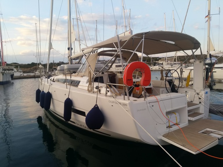 Bareboat Rental Sailboat Dufour with a boat licence