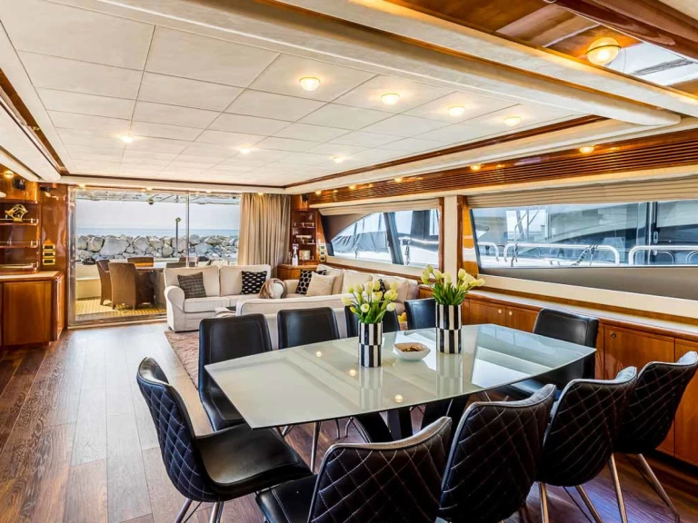 Boat rental Ferretti Ferretti 880 in Seget Donji on Samboat