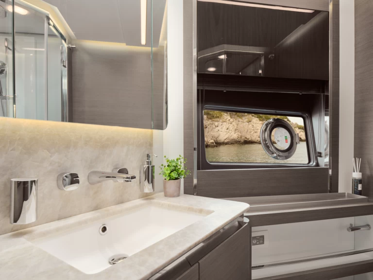 Luxury Yacht rental in Seget Donji - Azimut Azimut S8