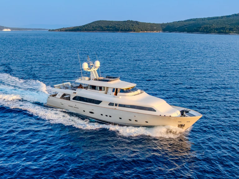 Rent a  Motoryacht Kaštel Gomilica