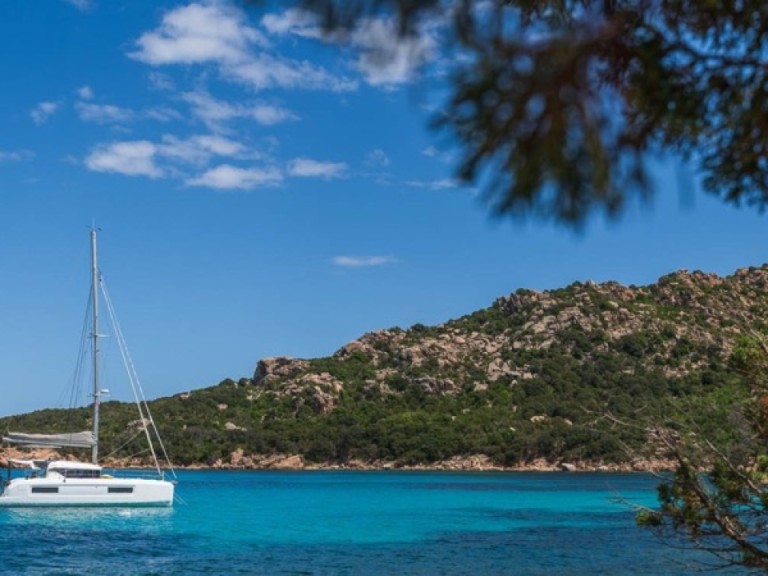 Lagoon Lagoon 38 - 4cab in Cugnana Verde on SamBoat