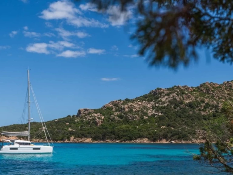 Lagoon Lagoon 38 - 4cab in Cugnana Verde on SamBoat