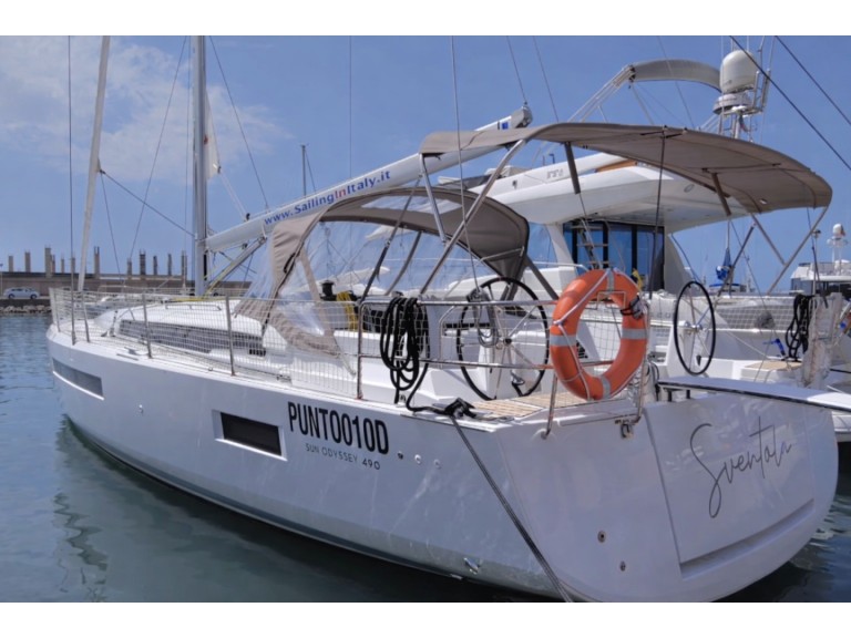 Sailboat for rent Nettuno at the best price