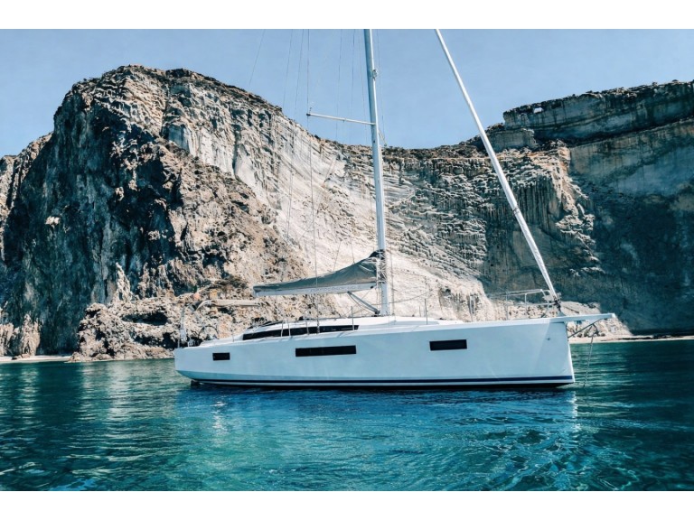 Boat rental Jeanneau Sun Odyssey 410 in Nettuno on Samboat