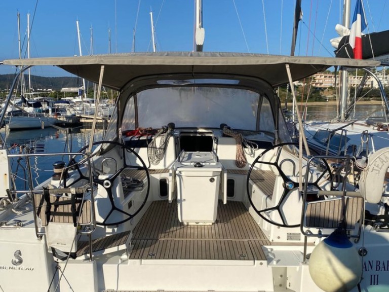 Bénéteau Oceanis 40.1 charter bareboat or captained in  Bormes-les-Mimosas