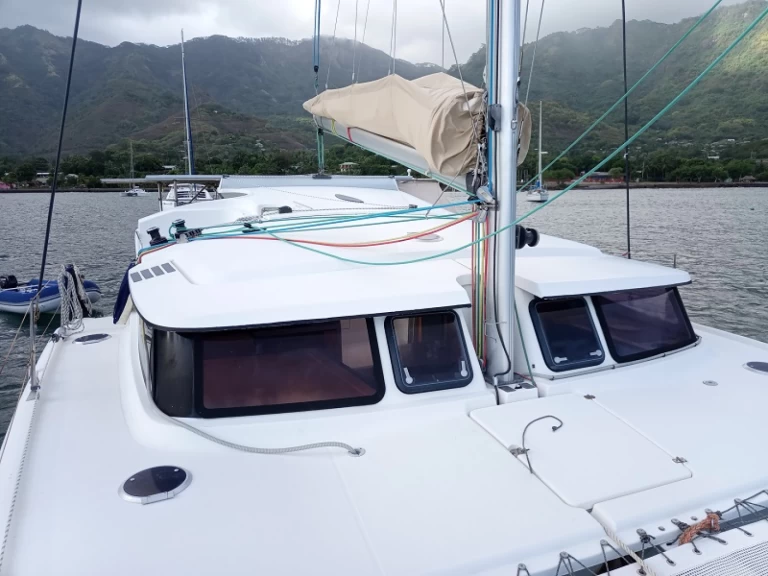 Yacht charter Anna Maria Bay cheap Mahe 36 Evolution