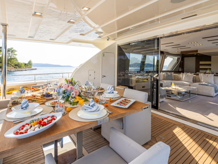 Luxury Yacht rental in Seget Donji -  Motoryacht P
