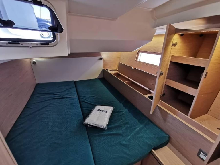 Rent a Bénéteau Oceanis 51.1 Nikiána